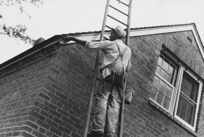 Peinture des murs, plafonds et boiseries Reprises d’enduits, fissures et petites dégradations Rafraîchissement complet entre deux occupants